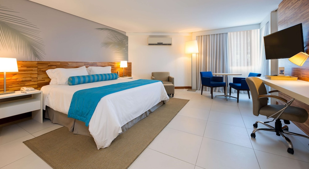 Luxury Suite, 1 King Bed, Non Smoking, Partial Ocean View - Photo 1