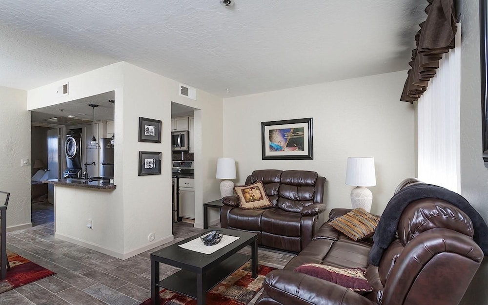 Condo, 1 Bedroom photo 2