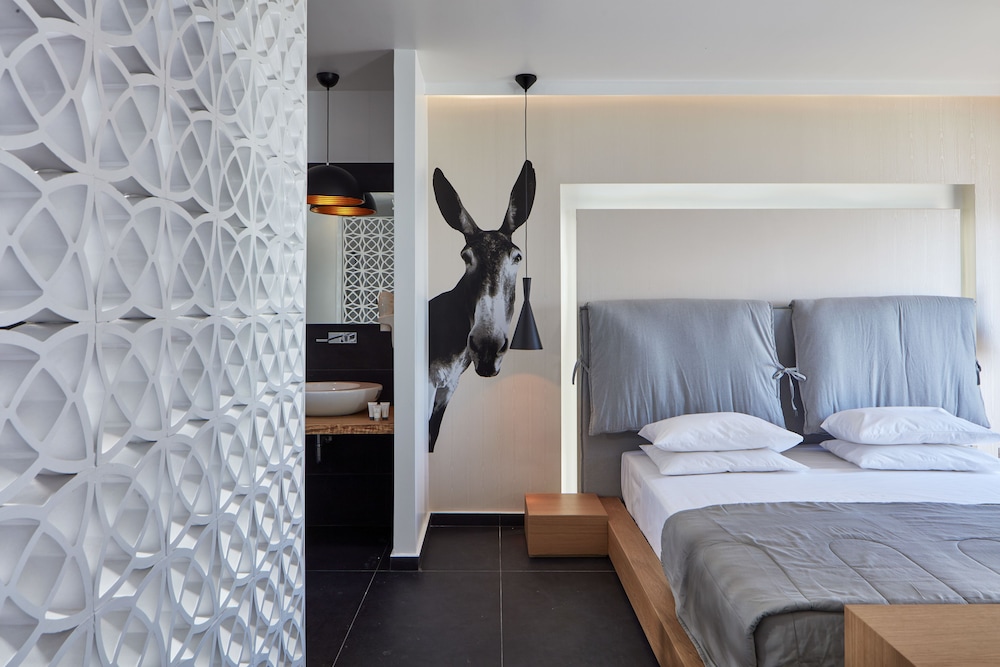 Deluxe Suite, Sea View - Photo 17