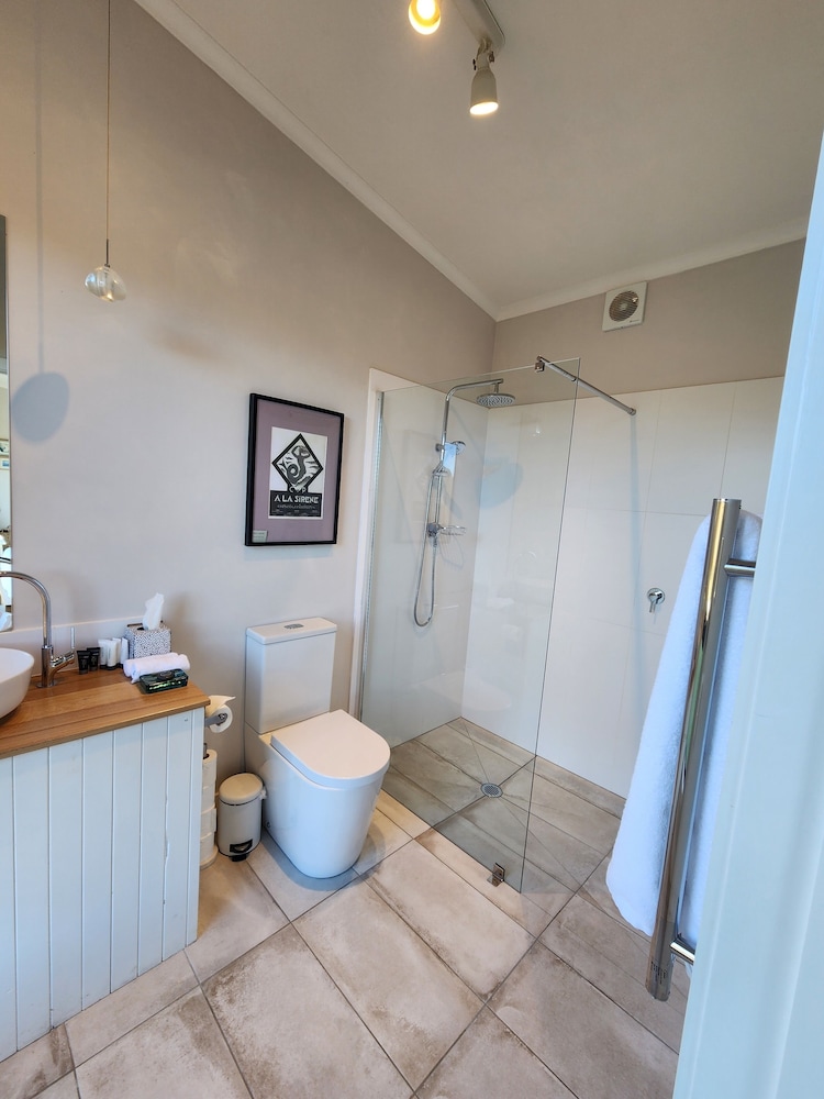 Panoramic Studio, 1 Queen Bed, Ocean View, Sea Facing (Afloat #2) photo 3