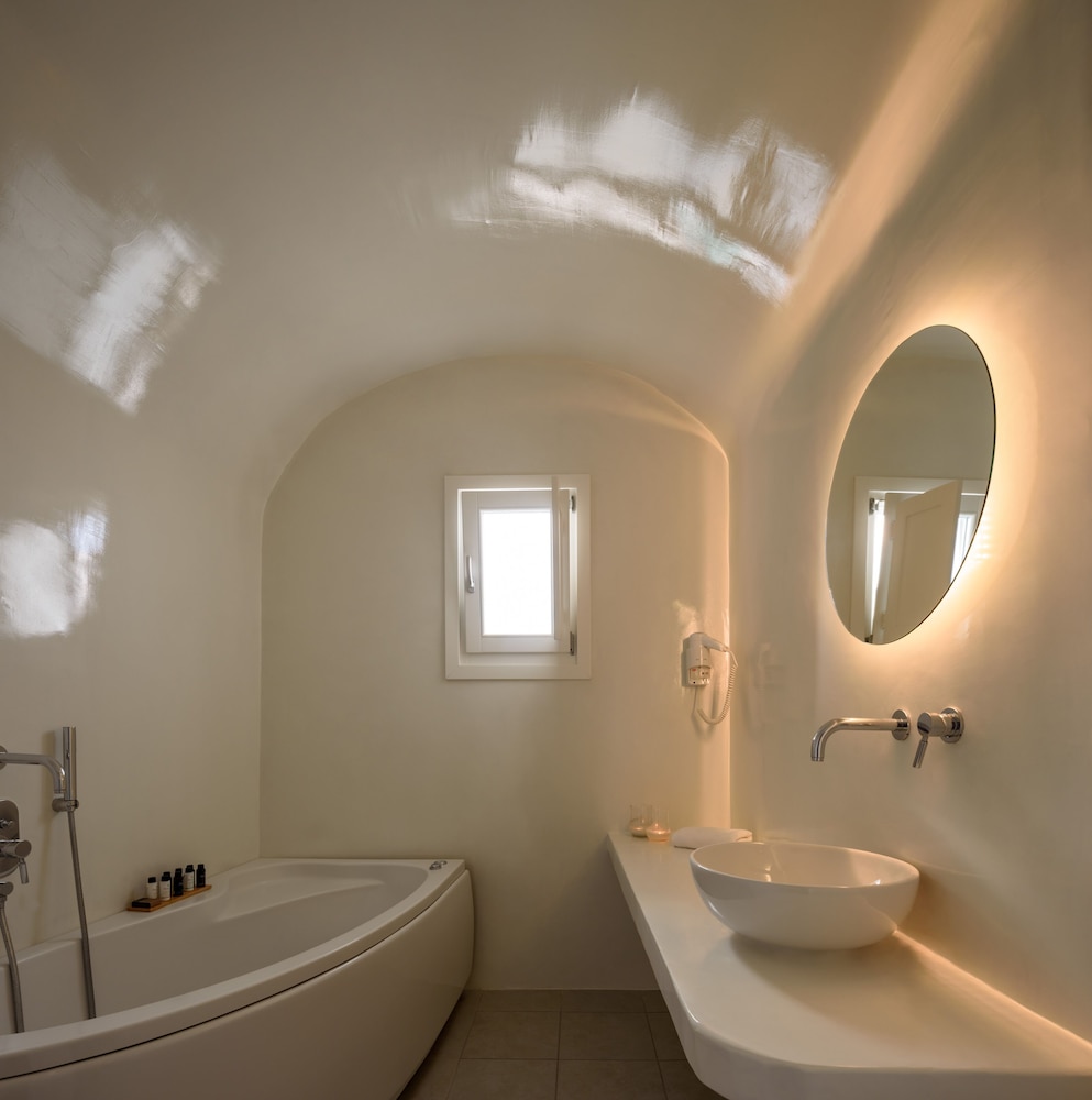 Villa (Caldera View outdoor Jetted tub) - Photo 22