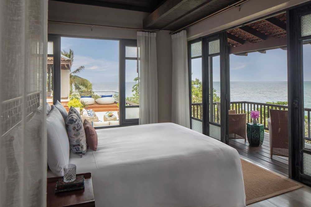 Two Bedroom Oceanfront Residence - Photo 12
