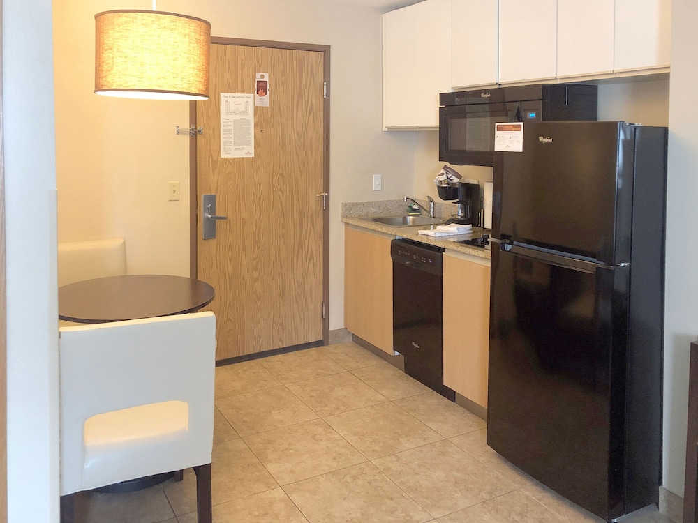 One-King - Deluxe Studio Suite - Photo 6