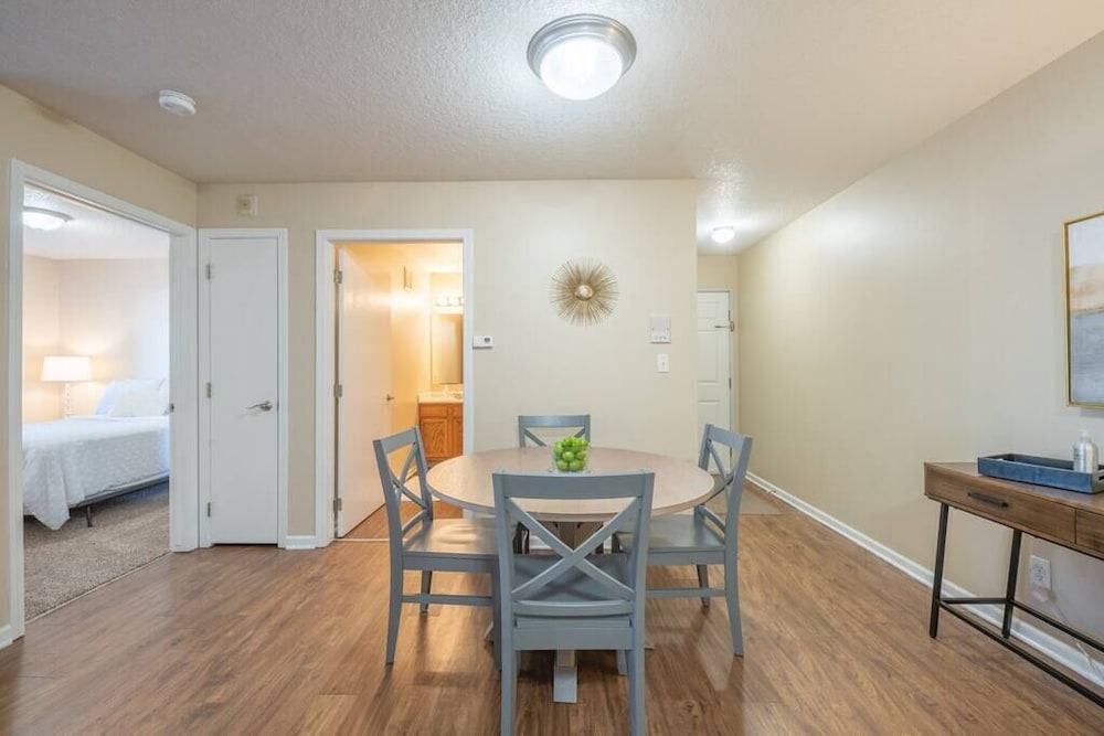 Charming 2BD Home Away From Home, Foto 29