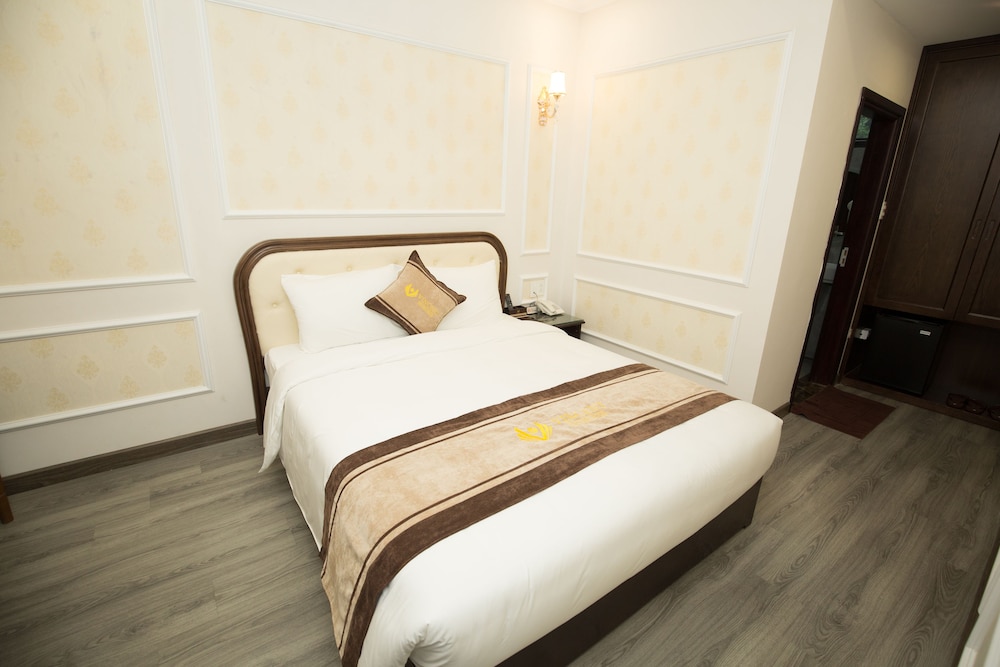 Deluxe Room, 1 Queen Bed, Non Smoking, Refrigerator photo 2