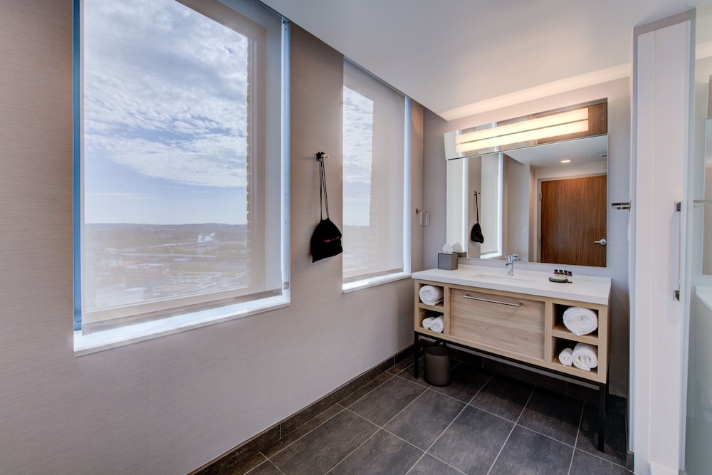 Room, 2 Queen Beds - Photo 12