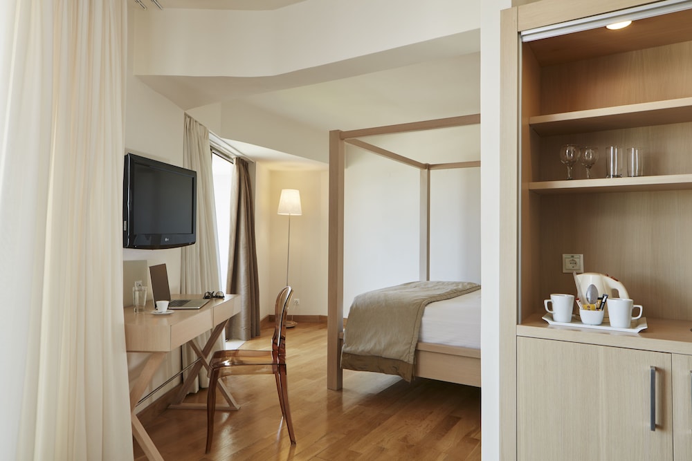 Cool Junior Suite thumbnail 6