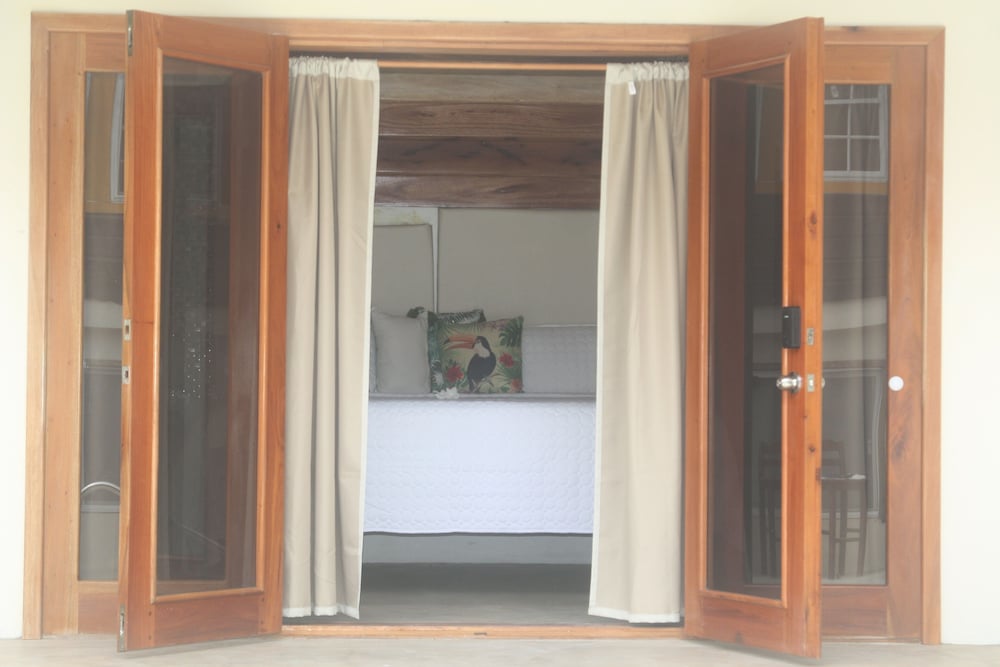 Honeymoon Suite, 1 King Bed, Pool View, Poolside (Toucan) photo 1