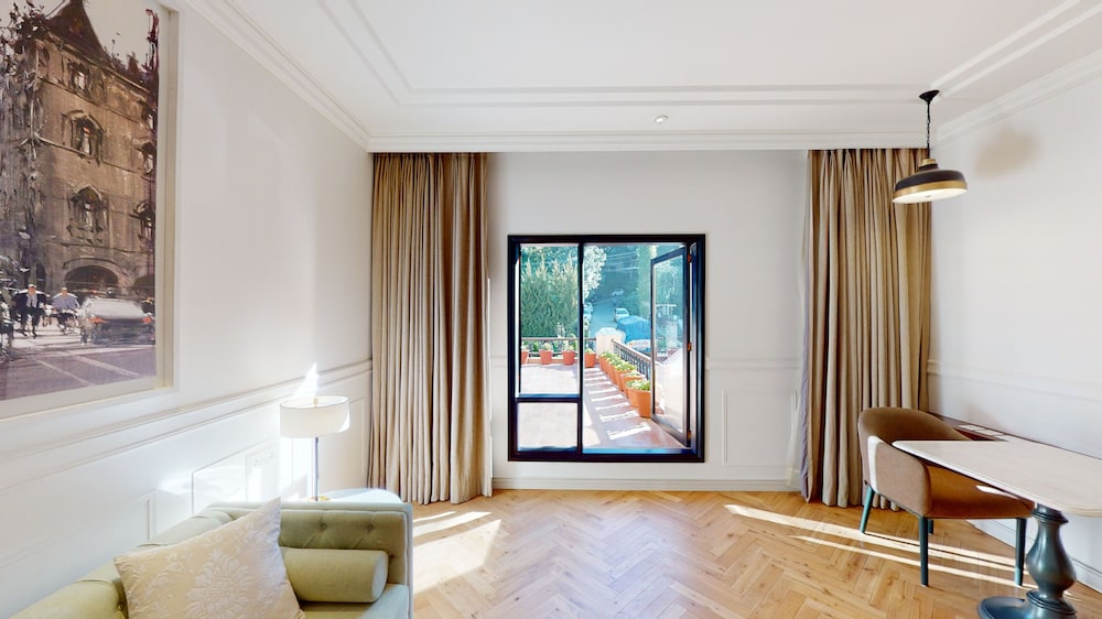 Suite - Photo 6