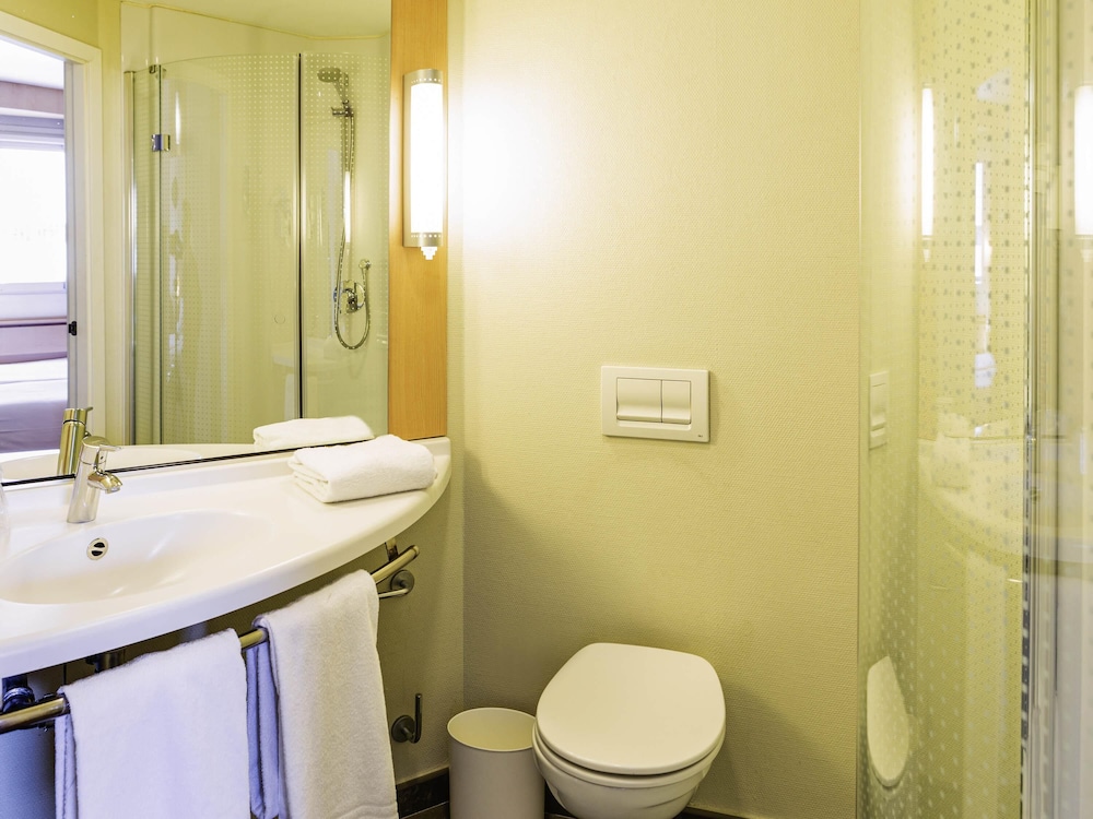 Room - Photo 4
