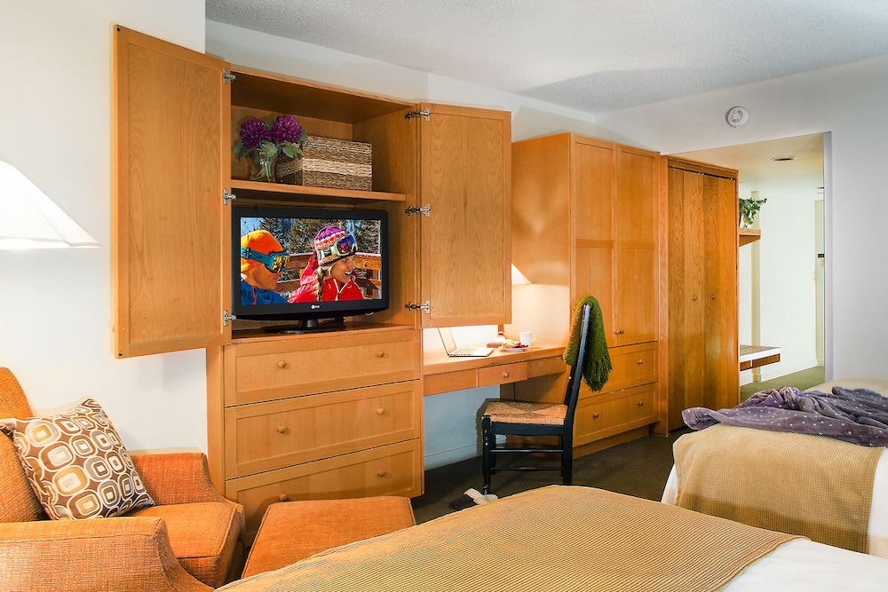 Standard Room, 2 Queen Beds photo 3
