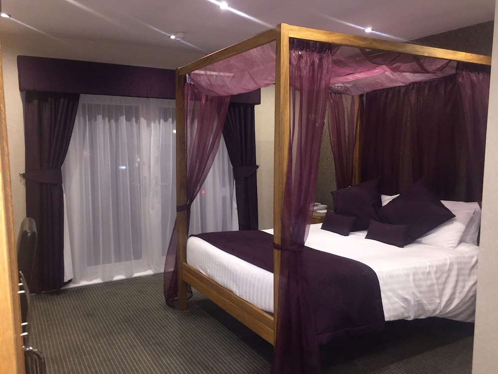 Suite, 1 Double Bed, Garden View - Photo 2
