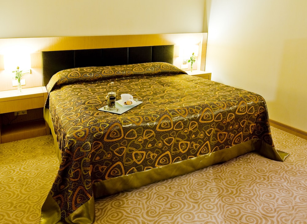 Standard Room, Non Smoking, Mountain View photo 2