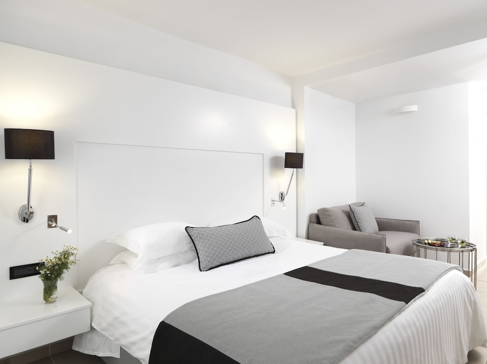 Premium Triple Room, 1 Bedroom, Courtyard View