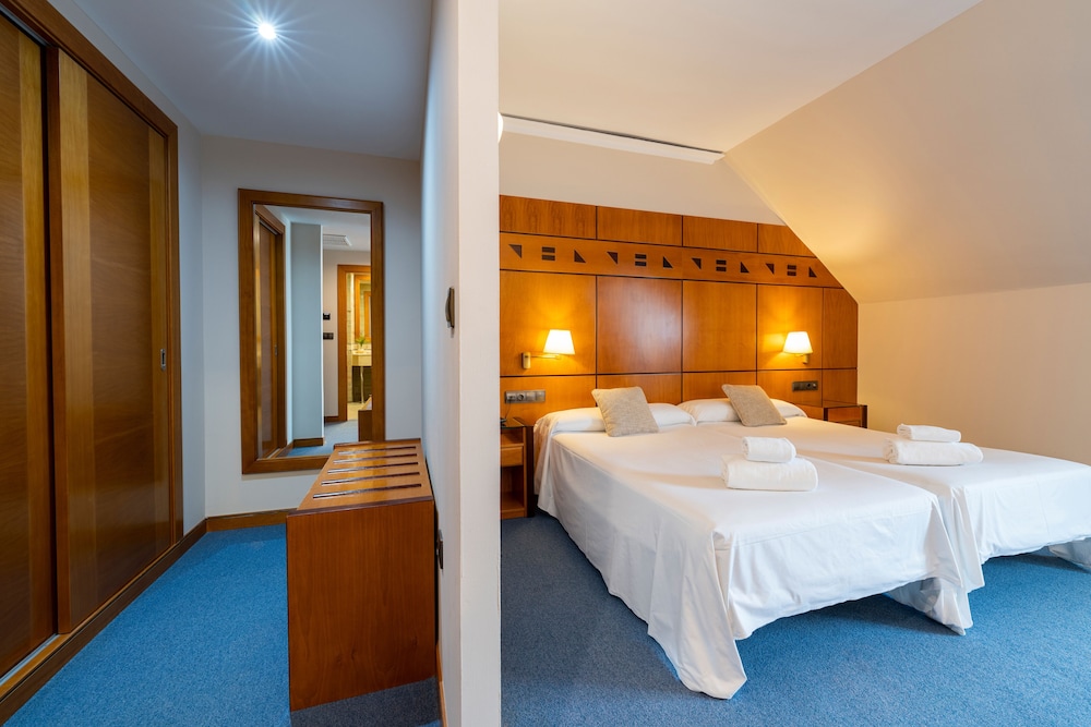 Double Room (2 adults) - Photo 1
