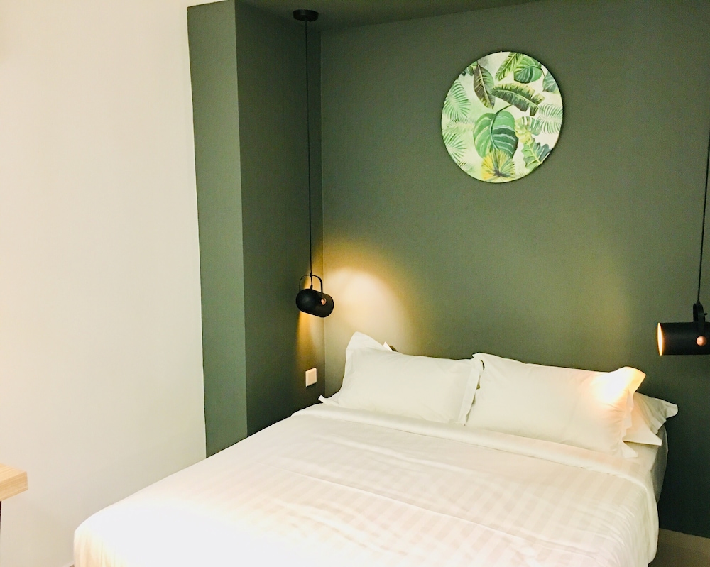 Deluxe Queen Room - Photo 5