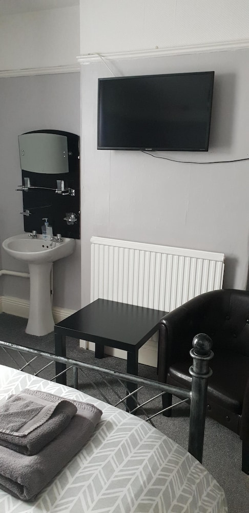 Basic Double Room, Ensuite (Room 1) photo 3