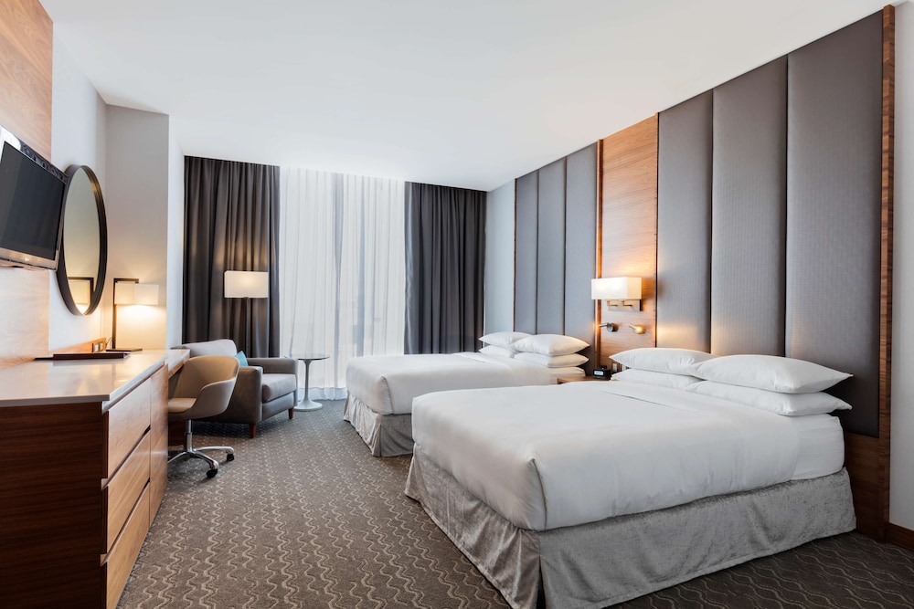 Room, Accessible, Non Smoking (mob/hearing acc w/ roll-in shower)
