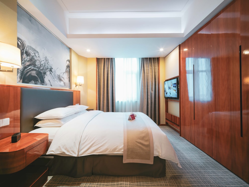 Suite, 1 King Bed, Non Smoking - Photo 1
