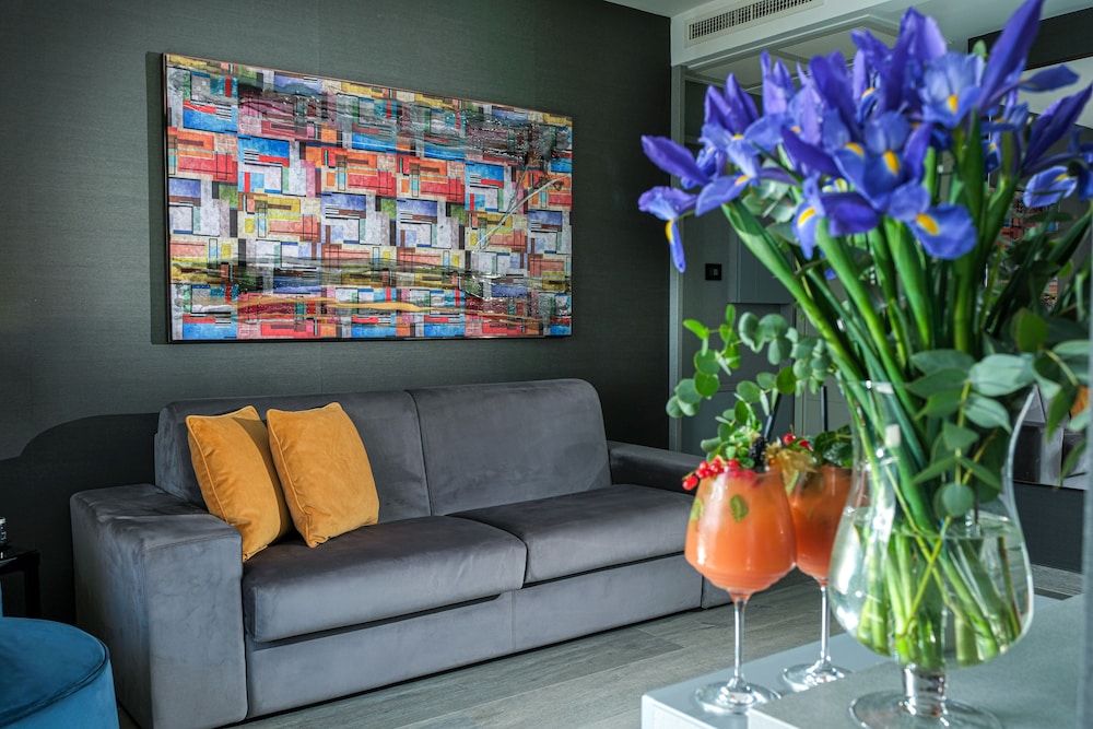 Residence - Photo 4