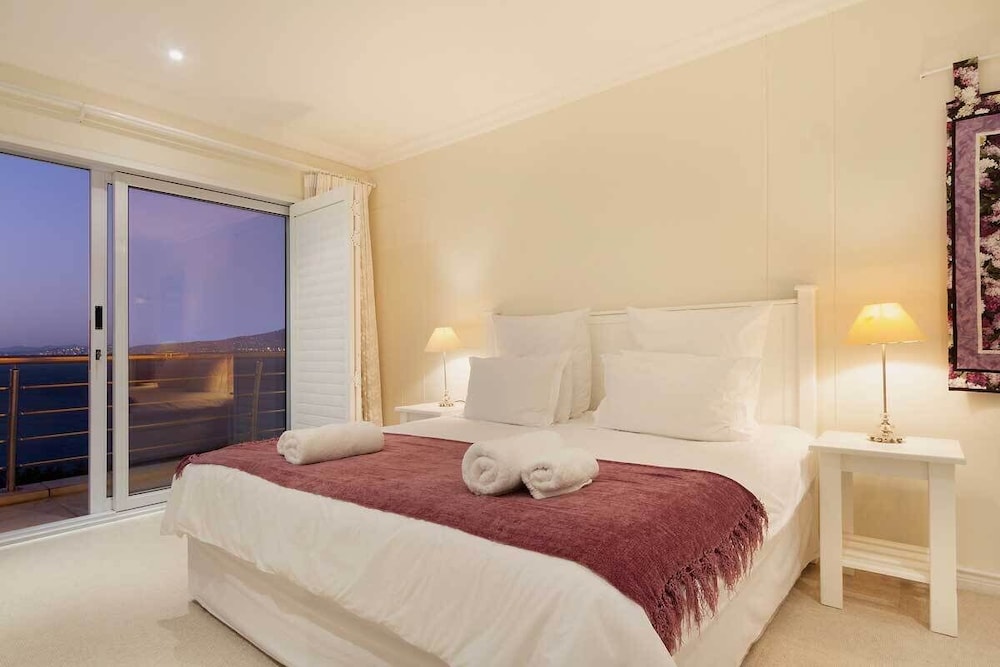 House (4 Bedrooms) photo 2