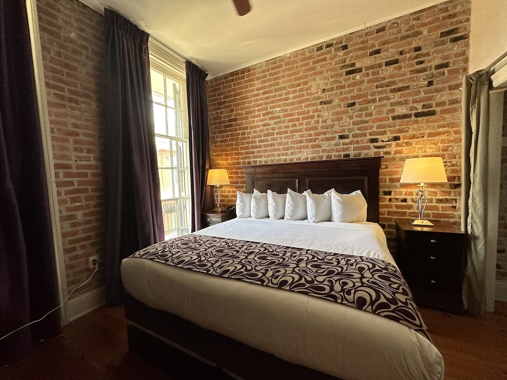 Deluxe Room, 1 King Bed - Photo 1