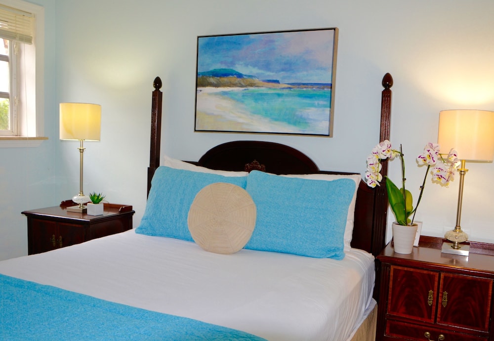 Standard Room, 1 Queen Bed, Non Smoking, Private Bathroom