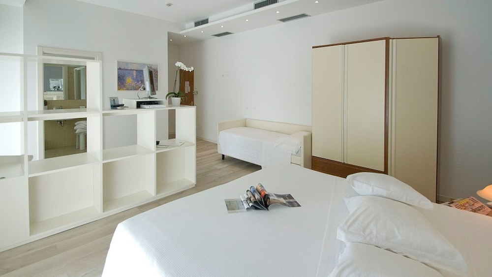 Deluxe Room, Multiple Beds, Sea View photo 2