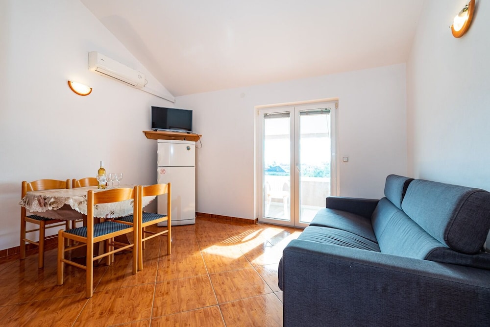 Apartment (Ivan - modern & close to center - A2()
