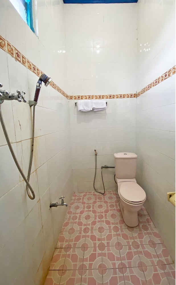 Standard Double Room - Photo 8