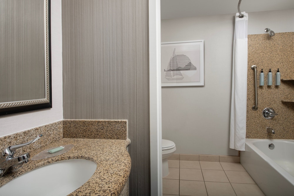 Room, 2 Queen Beds (Hearing Accessible) - Photo 4