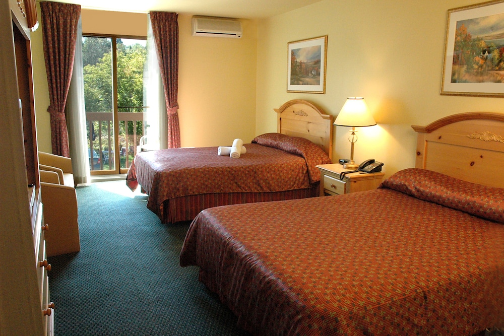Standard Room, 2 Queen Beds, Carpeted Floor photo 2