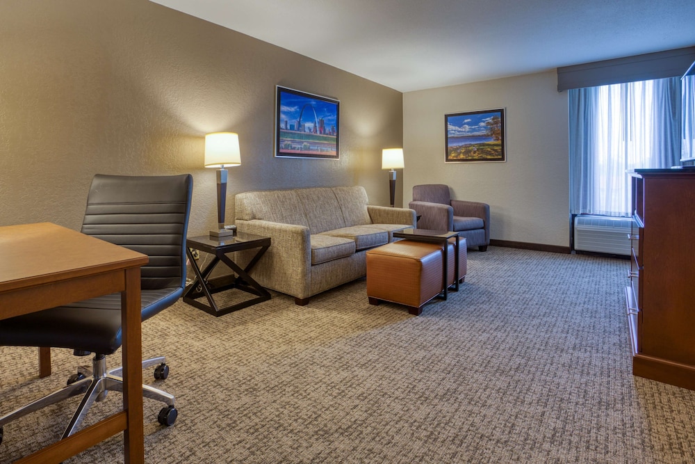Suite, 1 King Bed With Sofa Bed, Refrigerator & Microwave (Upper Floor, 2 Rooms, Sofabed)