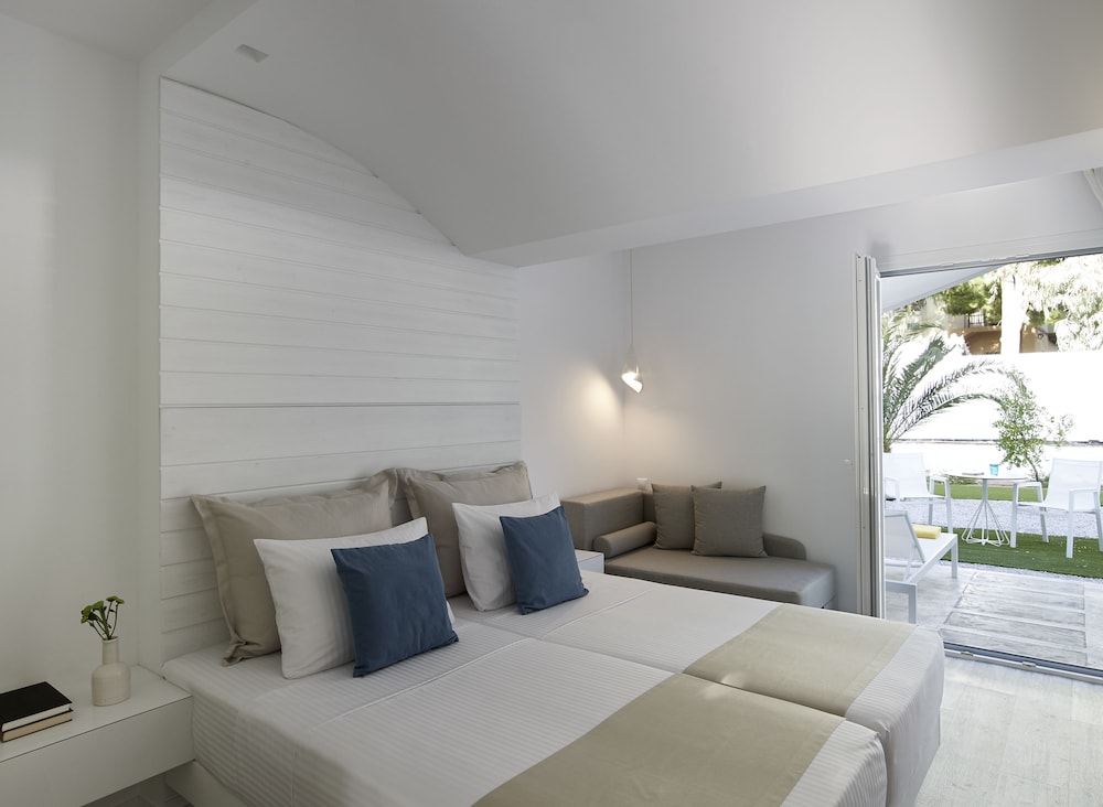 Superior Triple Room, Garden View