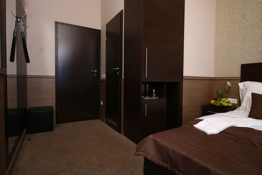 Double Room - Photo 2