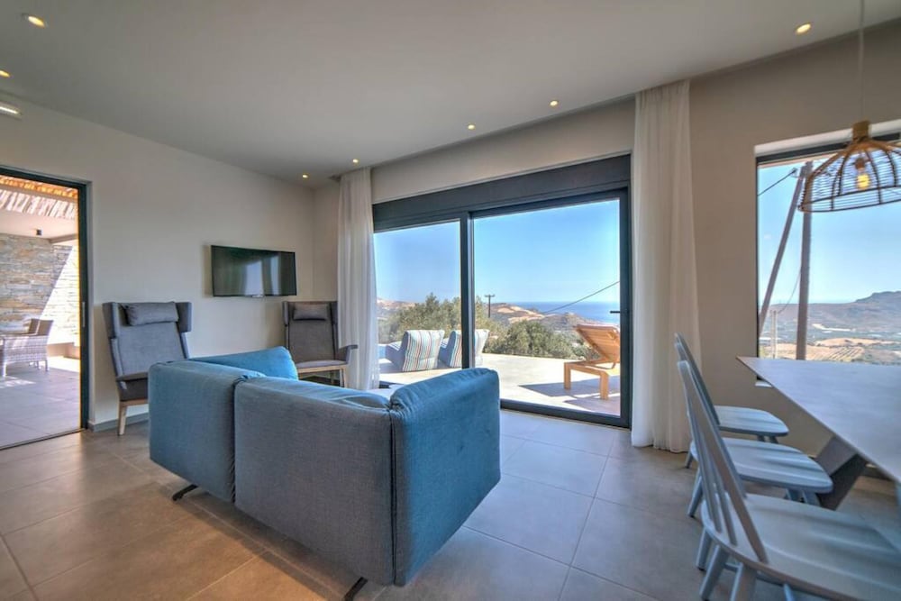 Villa photo 3