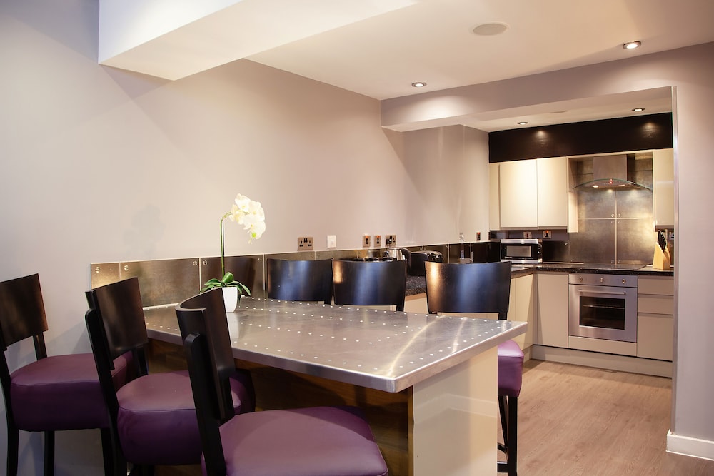 Hideout Apartment - Two-bedroom duplex photo 2