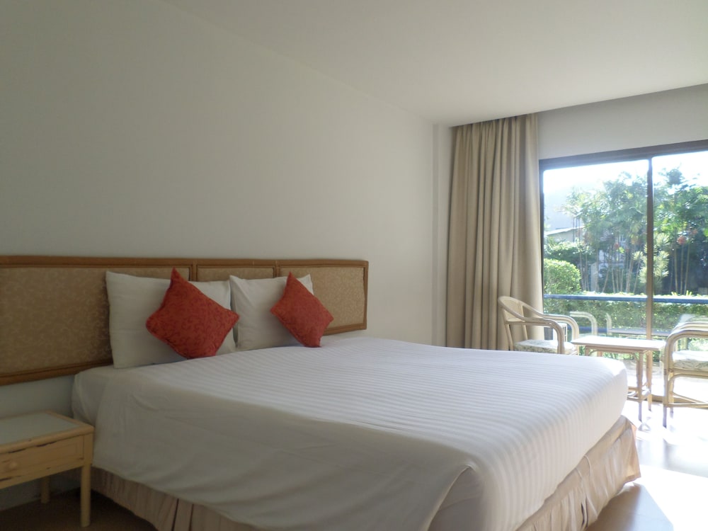 Superior Room, Garden View thumbnail 5