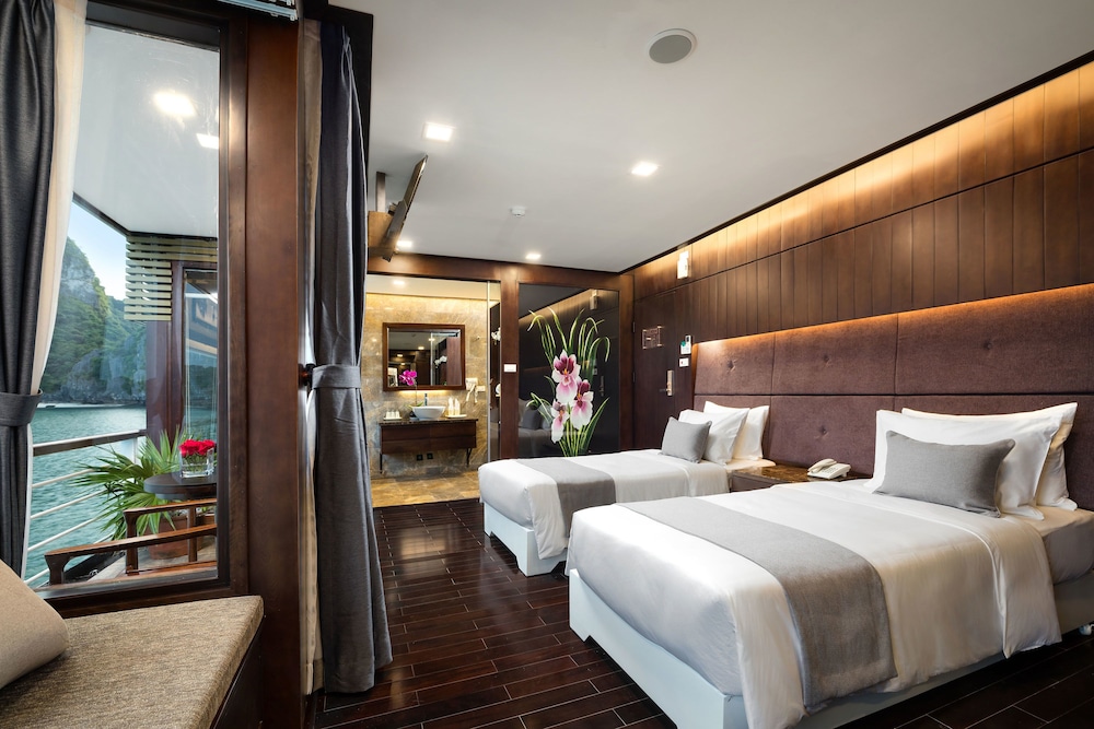 Premium Suite with Private Balcony for 1 person photo 2