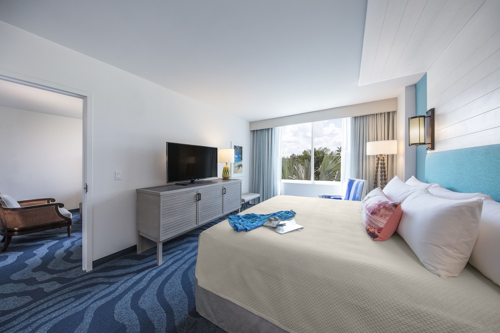 Suite (Includes Early Park Admission*)