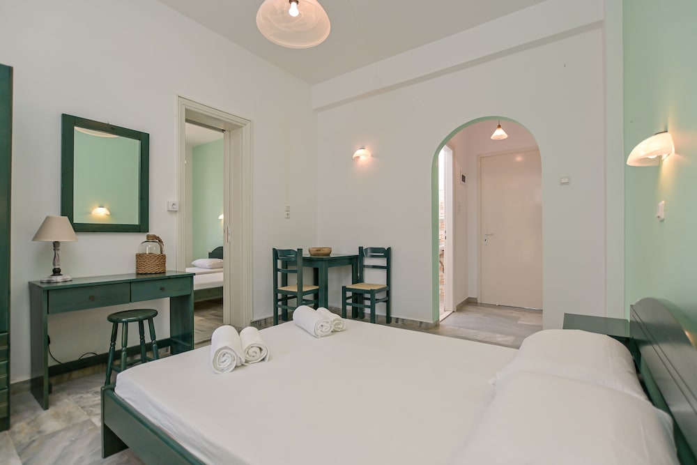 Family Apartment, 2 Bedrooms, 2 Bathrooms, Garden View