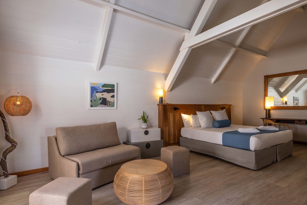 Senior Suite, Jetted Tub, Partial Sea View