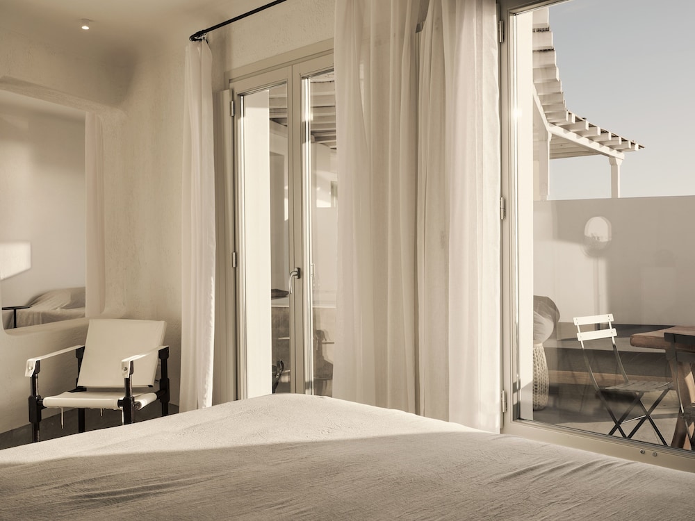 Grand Bohemian Sunset & Sea View Suite with Heated Plunge Pool thumbnail 6