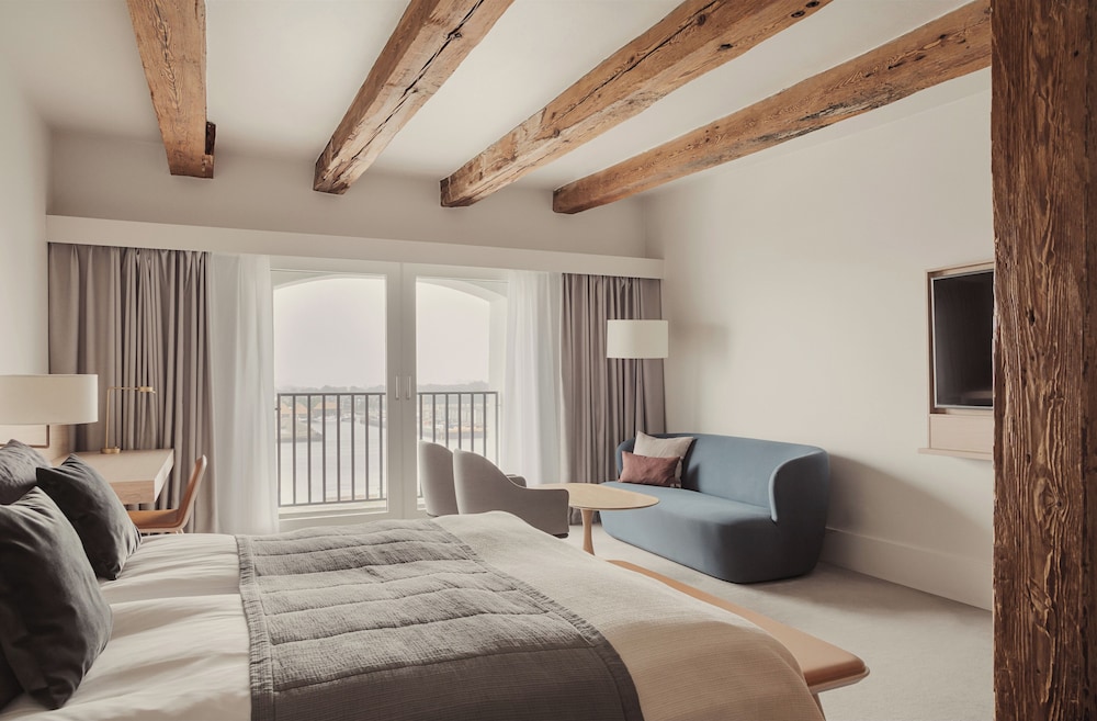 Suite (Admiral, Waterfront View) photo 1
