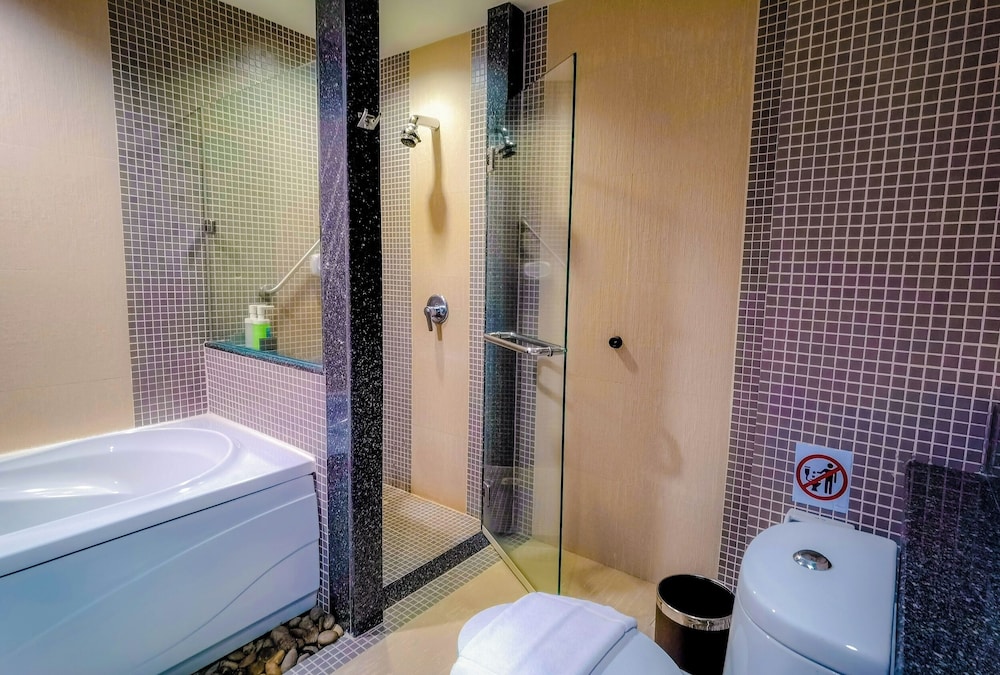Premium Deluxe Room - Photo 8