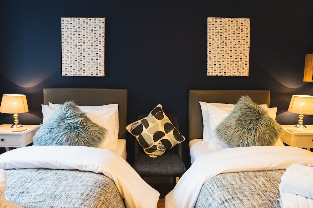Twin Room, Ensuite photo 2