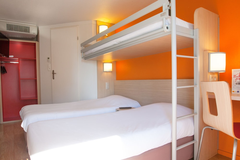 Standard Room, 3 Twin Beds - Photo 2