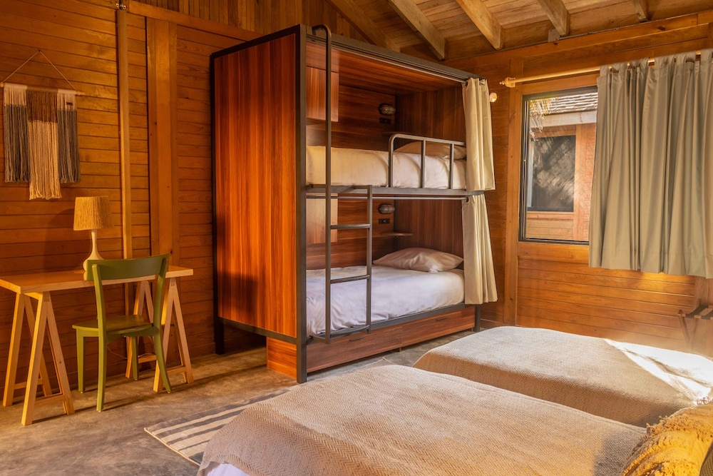 Standard Room (Quad), Private Bathroom - Photo 3