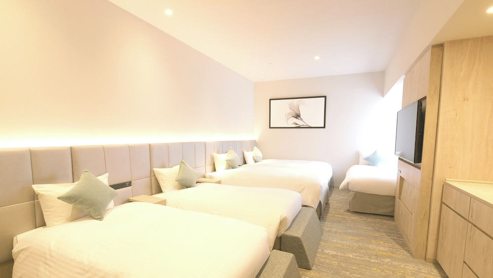 Quintuple (5 Beds) Room - Non-Smoking photo 2