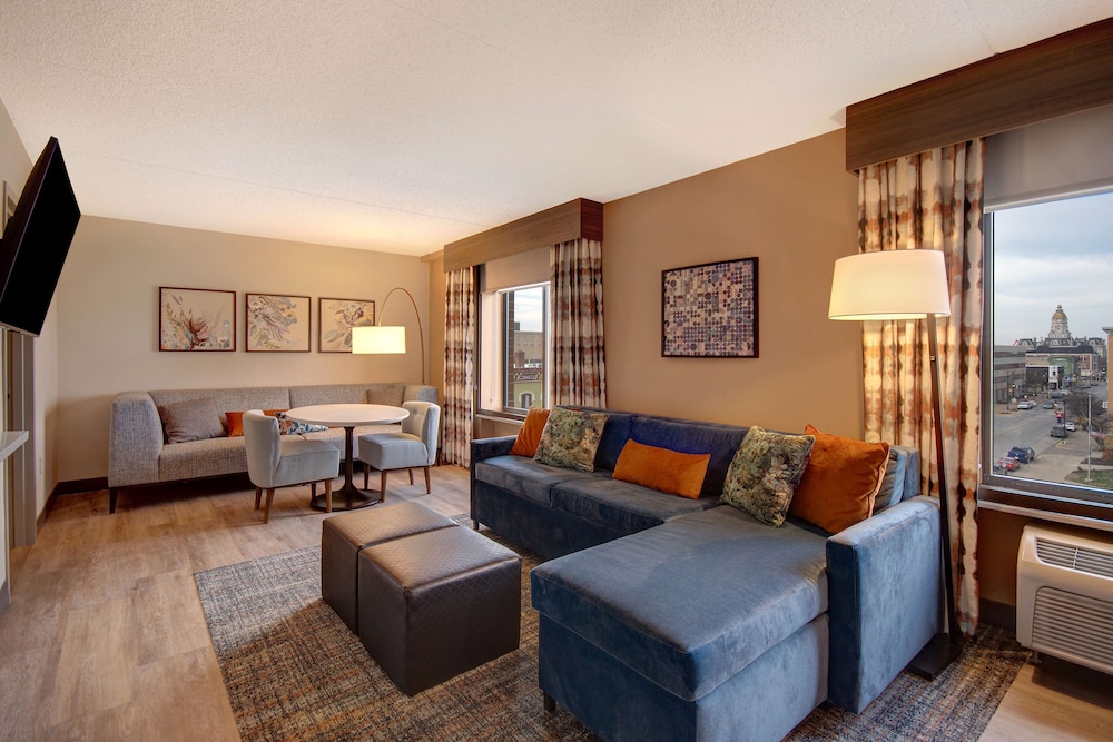 Suite, 1 King Bed, Accessible - Photo 11